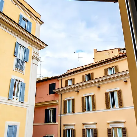 Апартаменты Elegantis Trevi - Just 50m From Trevi Fountain *