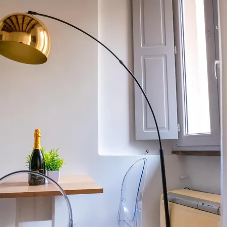 Elegantis Trevi - Just 50m From Trevi Fountain Апартаменты Рим